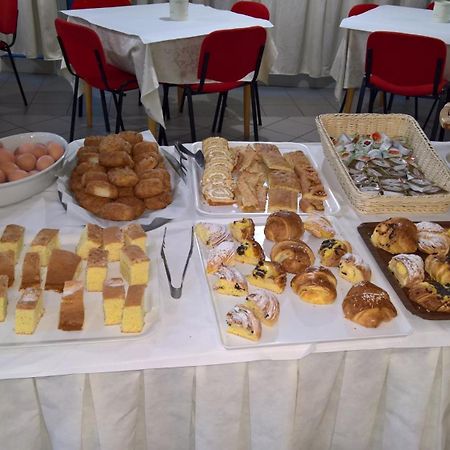 Hotel Elvezia Пезаро Екстер'єр фото