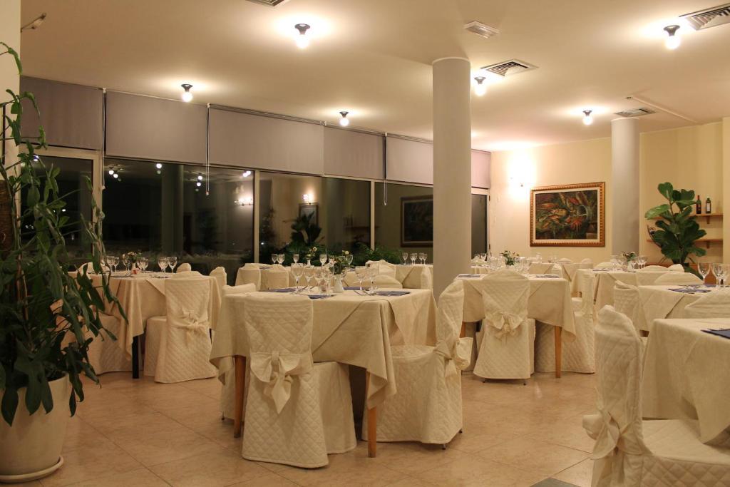 Hotel Elvezia Пезаро Екстер'єр фото