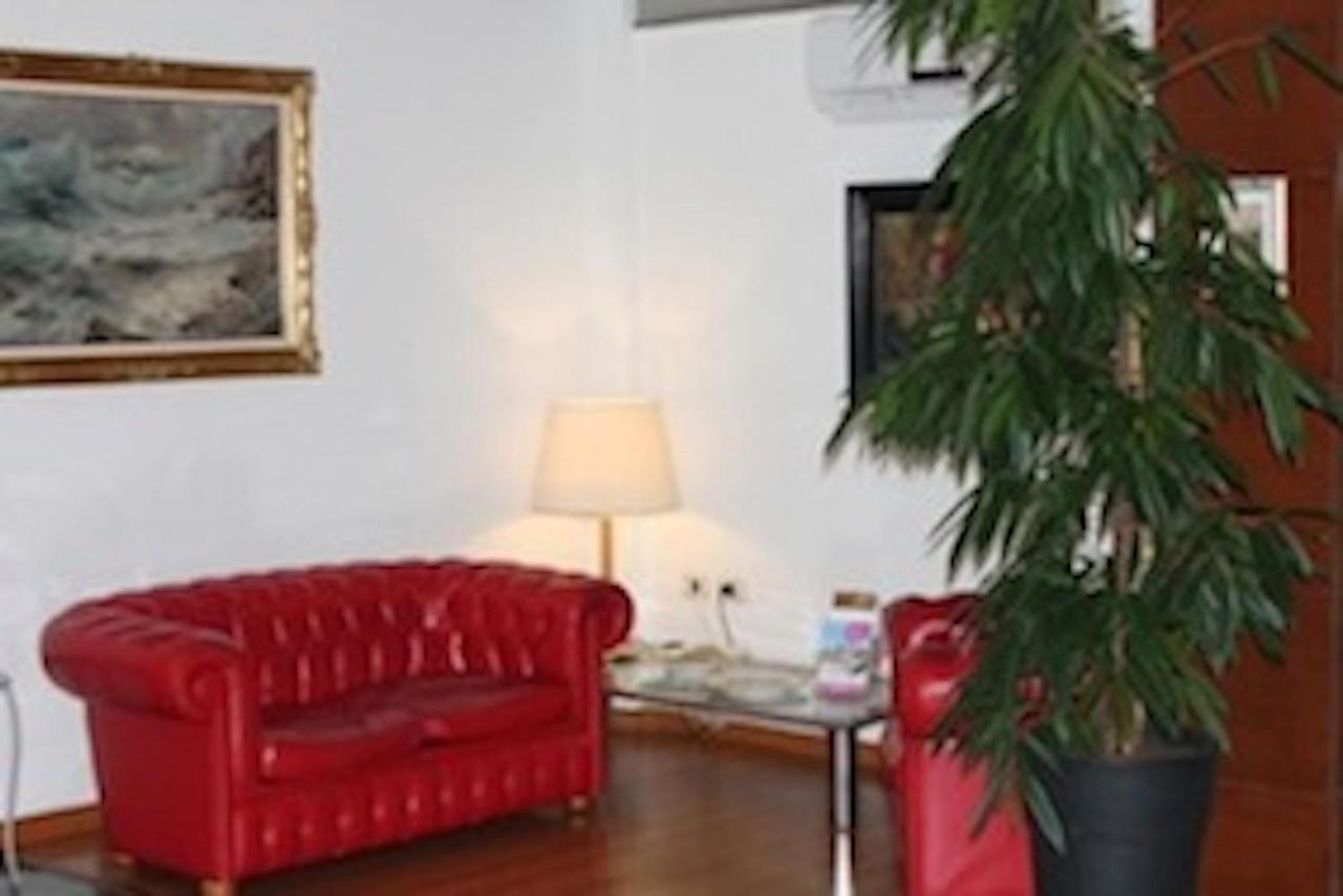Hotel Elvezia Пезаро Екстер'єр фото